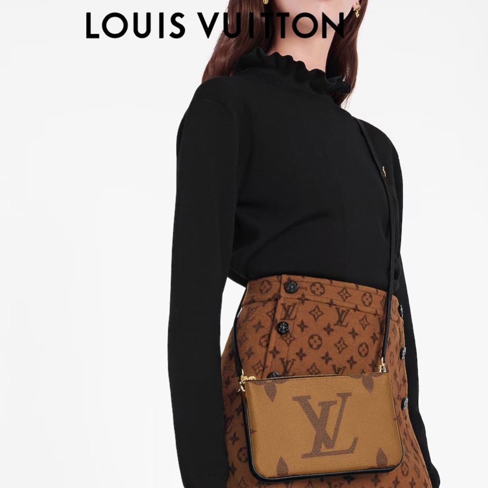 LOUIS VUITTON Monogram Giant Reverse Double Zip Pochette